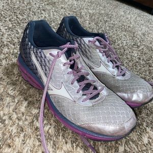 Mizuno Wave Rider 16